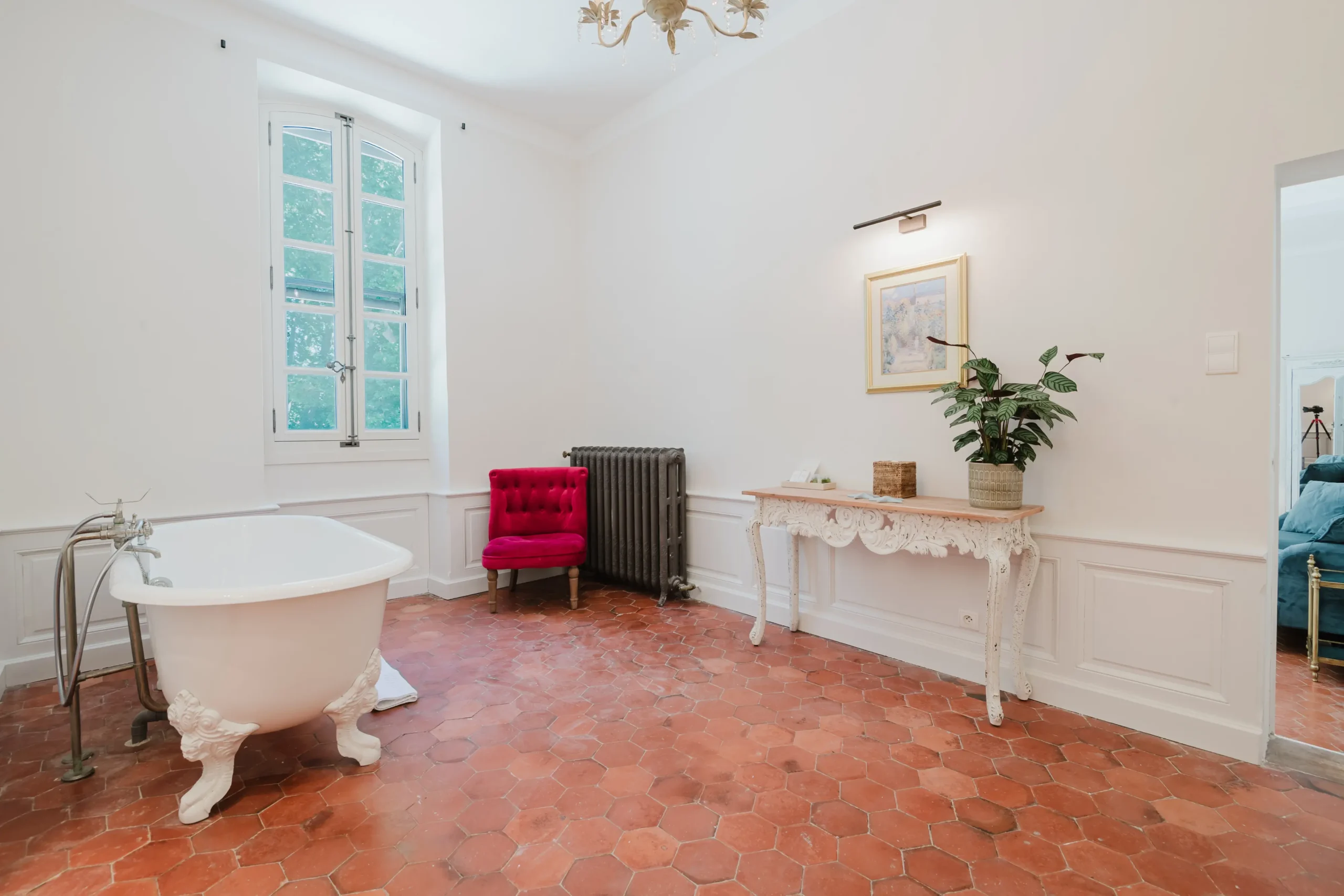 Chateau Saint Perret Bathroom Lavander 9