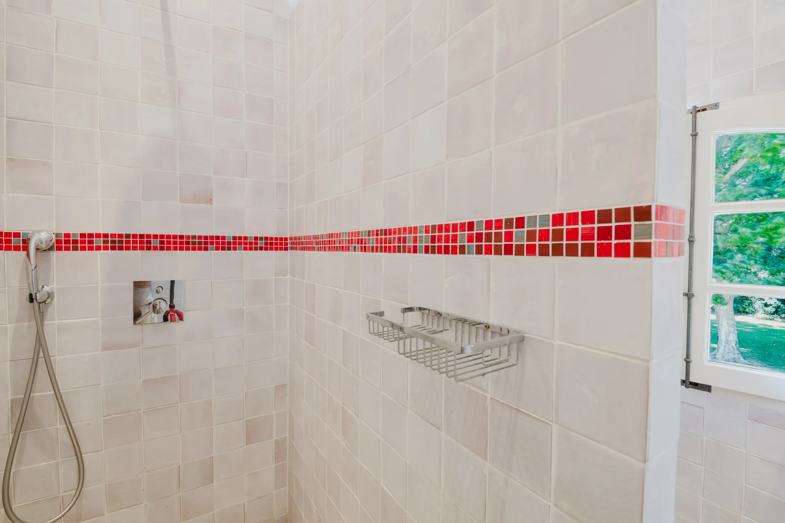 Chateau Saint Perret Bathroom Lily 5
