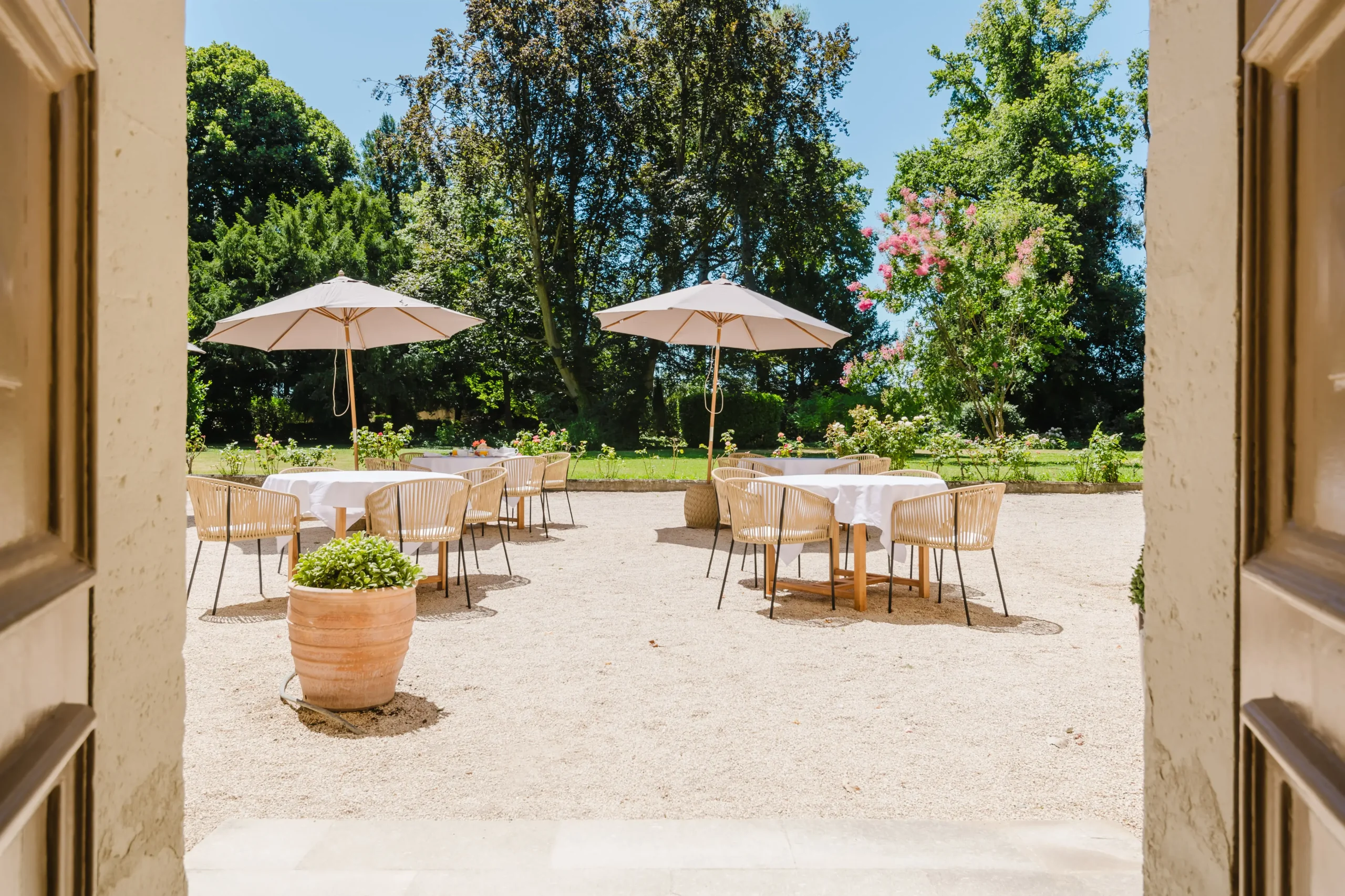 Chateau Saint Perret Exterior Garden 5