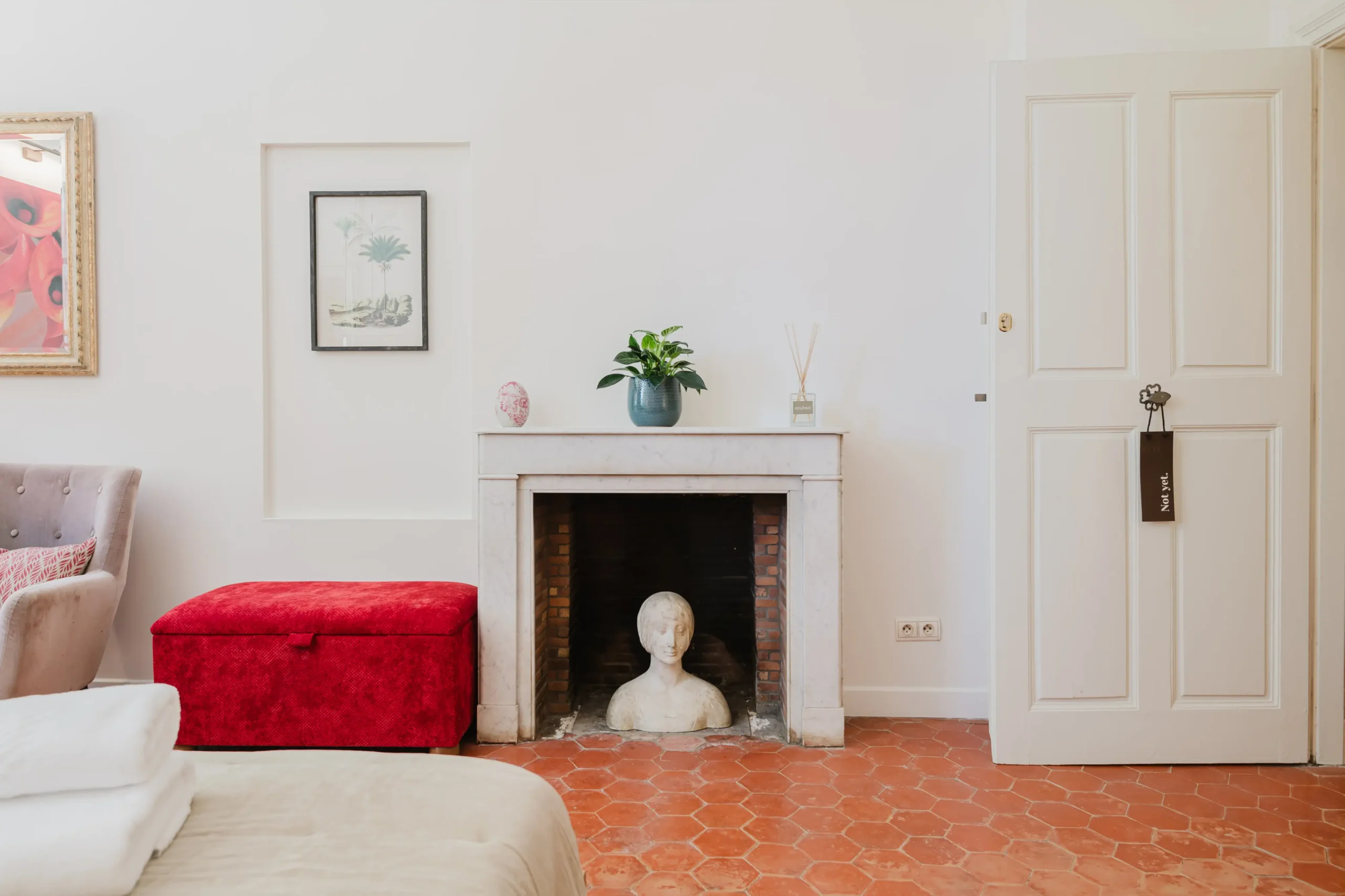 Chateau Saint Perret Lily 4